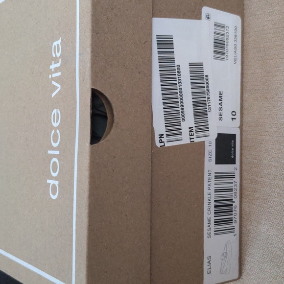 Dolce Vita Elias Flat in Sesame Crinkle Patent Size 10 - Picture 7 of 7